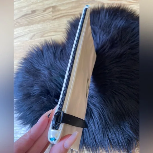 GUCCI 🩵🦋 white pearl “Opal” pouch! PRISTINE - Picture 8 of 12